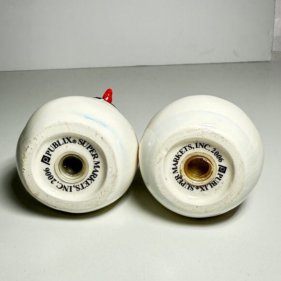 The Snowmen Pair Ceramic Novelty Collectible Salt & Pepper Shakers Original 2006 - Picture 12 of 12